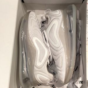 W Air Max 720 White / White Metallic Platinum / 7M or 8.5W